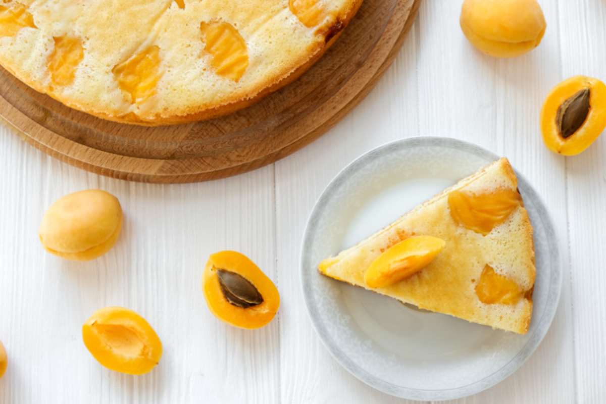 Torte con crema di albicocche all'interno