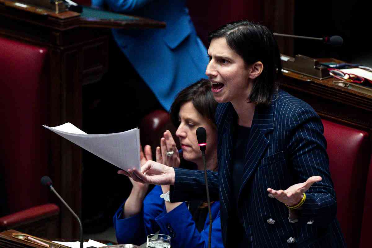 Elly Schlein arrabbiata in Parlamento