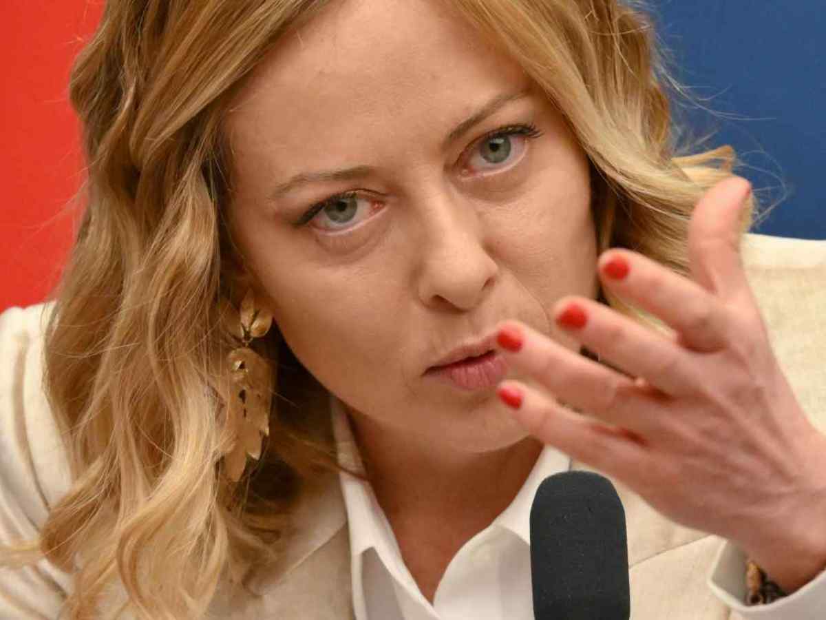 Giorgia Meloni in Parlamento mentre parla ai deputati