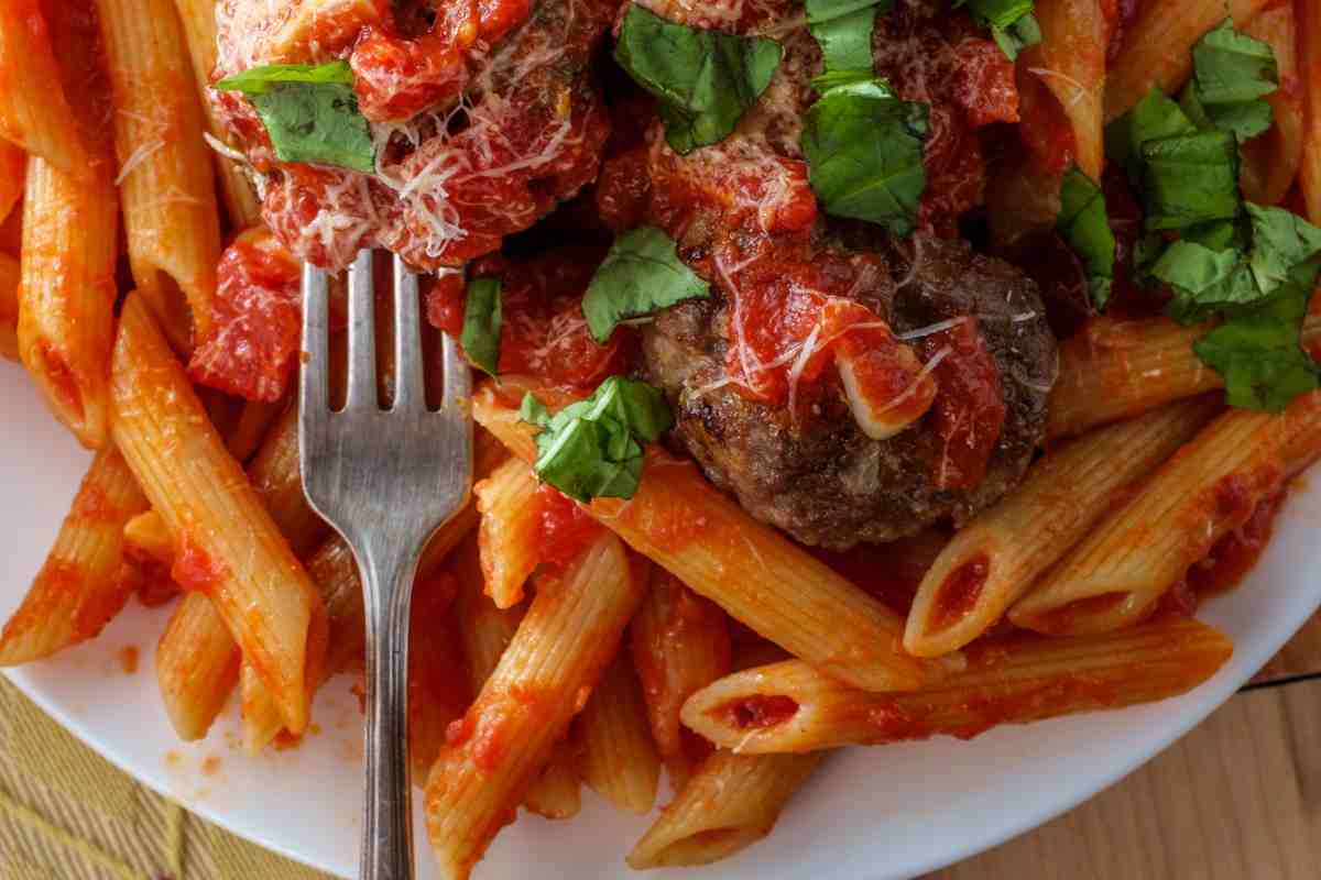 Un piatto di penne all'arrabbiata