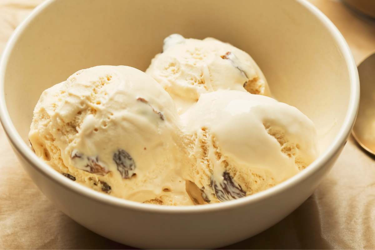 Una generosa porzione di gelato Malaga