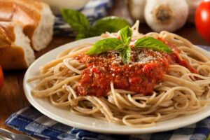 Un piatto di spaghetti alla marinara