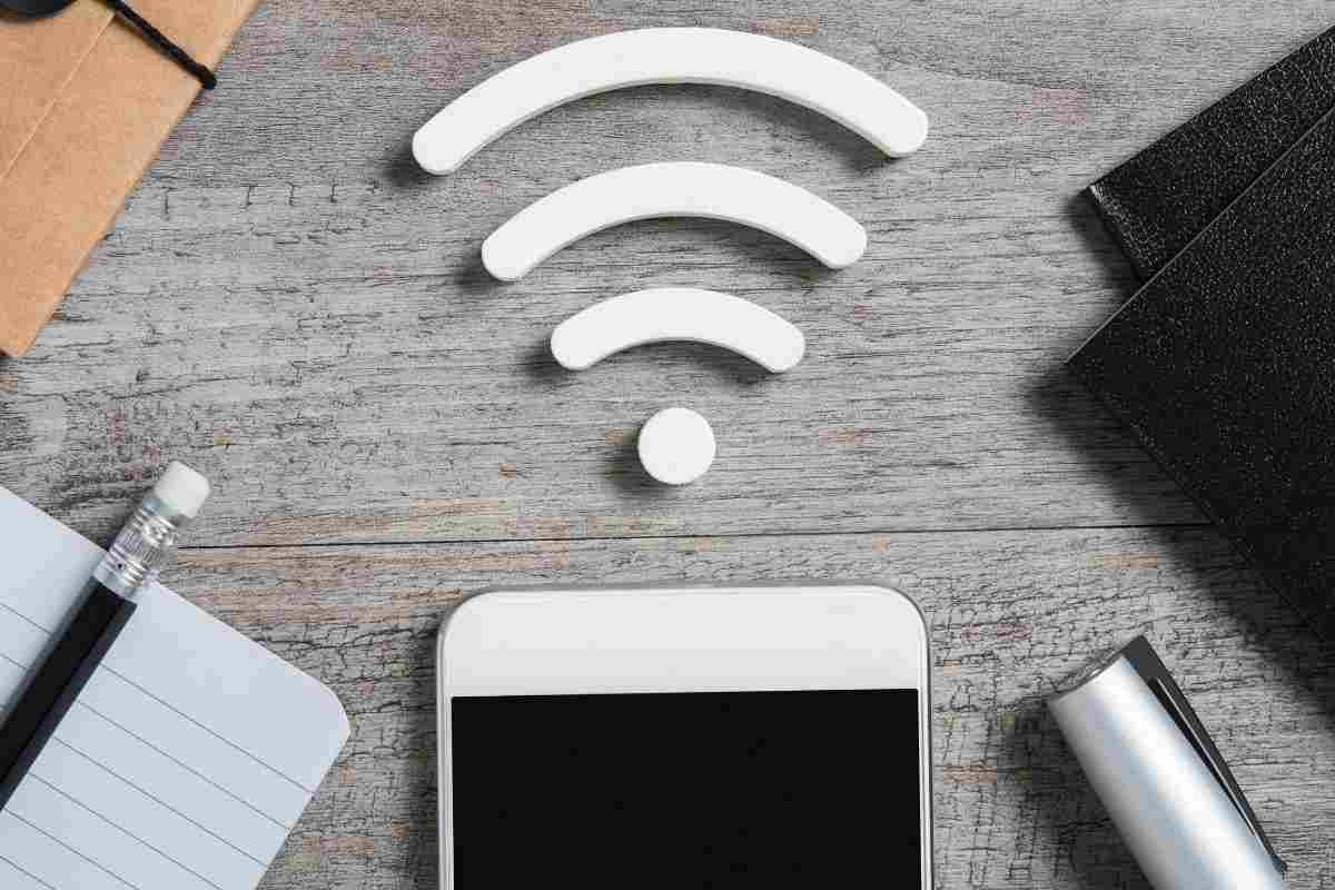 cellulare e simbolo wifi